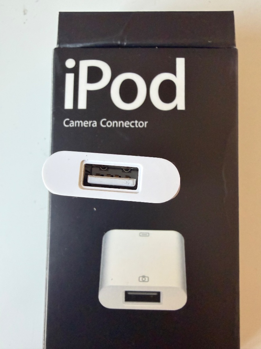 Apple iPod Classic 5.5 Gen 80GB Black (Model A1136) w/charger & camera connector - Picture 13 of 15